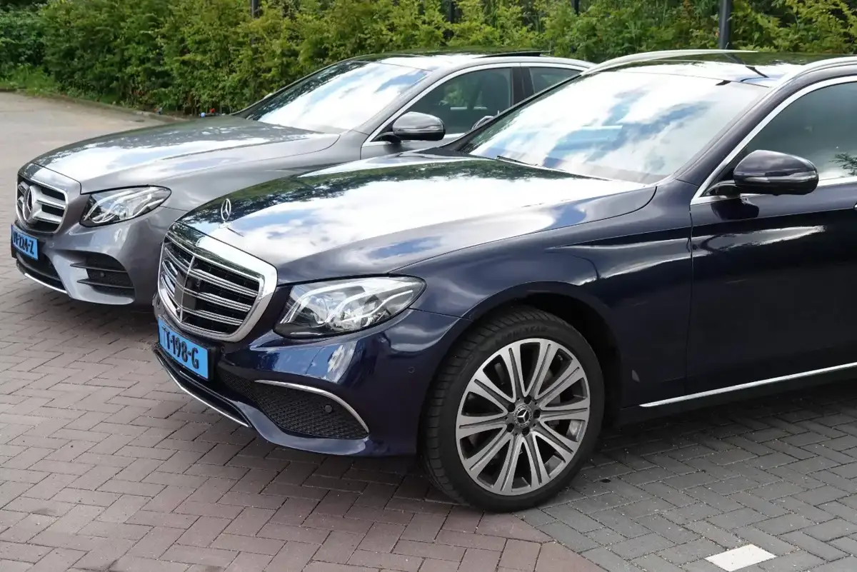 Mercedes E-Klasse taxi’s van Taxi Centrale Haaren